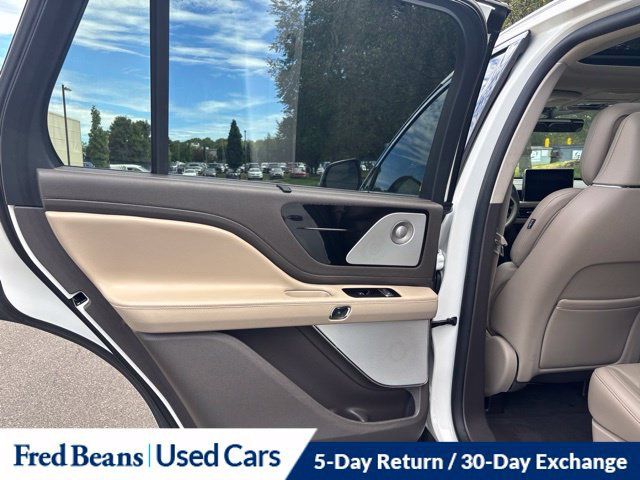 Used 2023 Lincoln Aviator Reserve w/ Equipment Group 201A AWD/4WD image 13