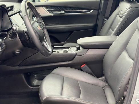 Used 2023 Cadillac XT6 Premium Luxury w/ LPO, Floor Liner Package AWD/4WD image 4
