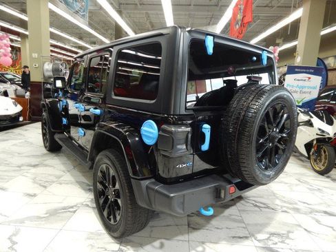 Used 2023 Jeep Wrangler Unlimited Sahara w/ Cold Weather Group image 10