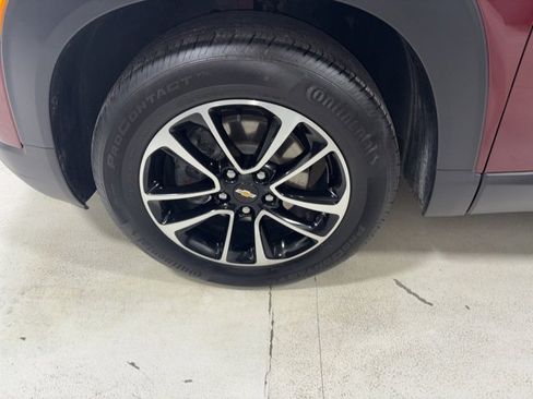 Used 2025 Chevrolet TrailBlazer LT w/ Driver Confidence Package image 4