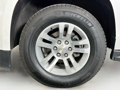 Used 2017 Chevrolet Tahoe LT w/ Luxury Package AWD/4WD image 11