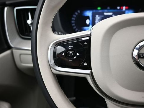 Used 2023 Volvo XC60 B5 Ultimate w/ Protection Package Premier image 23