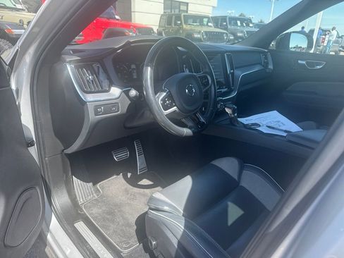 Used 2021 Volvo XC60 T5 R-Design w/ Advanced Package AWD/4WD image 2