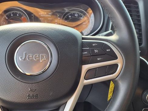 Used 2022 Jeep Cherokee Latitude w/ Sun & Sound Group AWD/4WD image 7