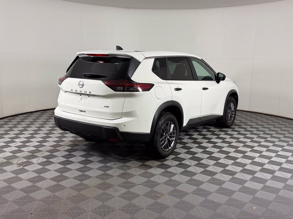 Used 2025 Nissan Rogue S AWD/4WD image 9