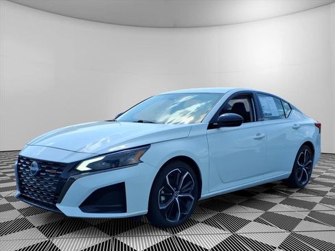 Used 2024 Nissan Altima 2.5 SR FWD image 3