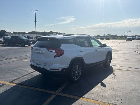 Used 2022 GMC Terrain SLT w/ Infotainment Package II AWD/4WD image 10