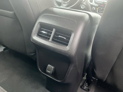 Used 2018 Chevrolet Equinox LS image 19