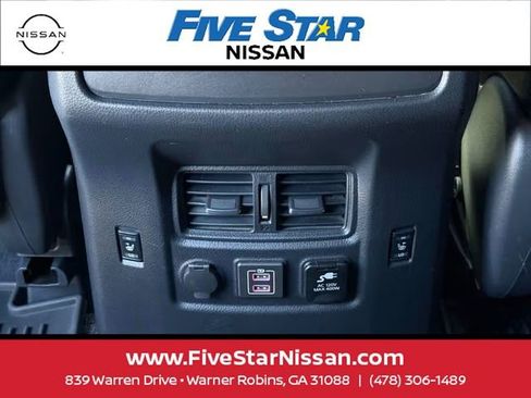 Used 2021 Nissan Titan PRO-4X w/ Pro-4x Convenience Package AWD/4WD image 9