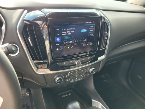 Used 2022 Chevrolet Traverse RS image 28