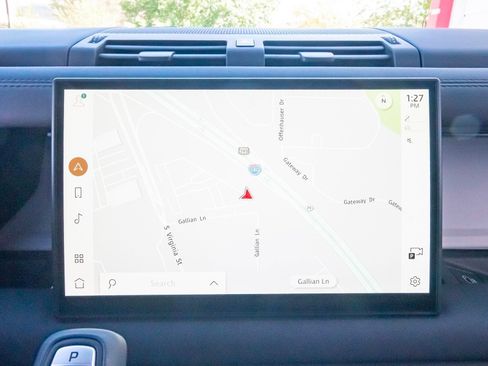 Used 2025 Land Rover Defender 90 S image 22