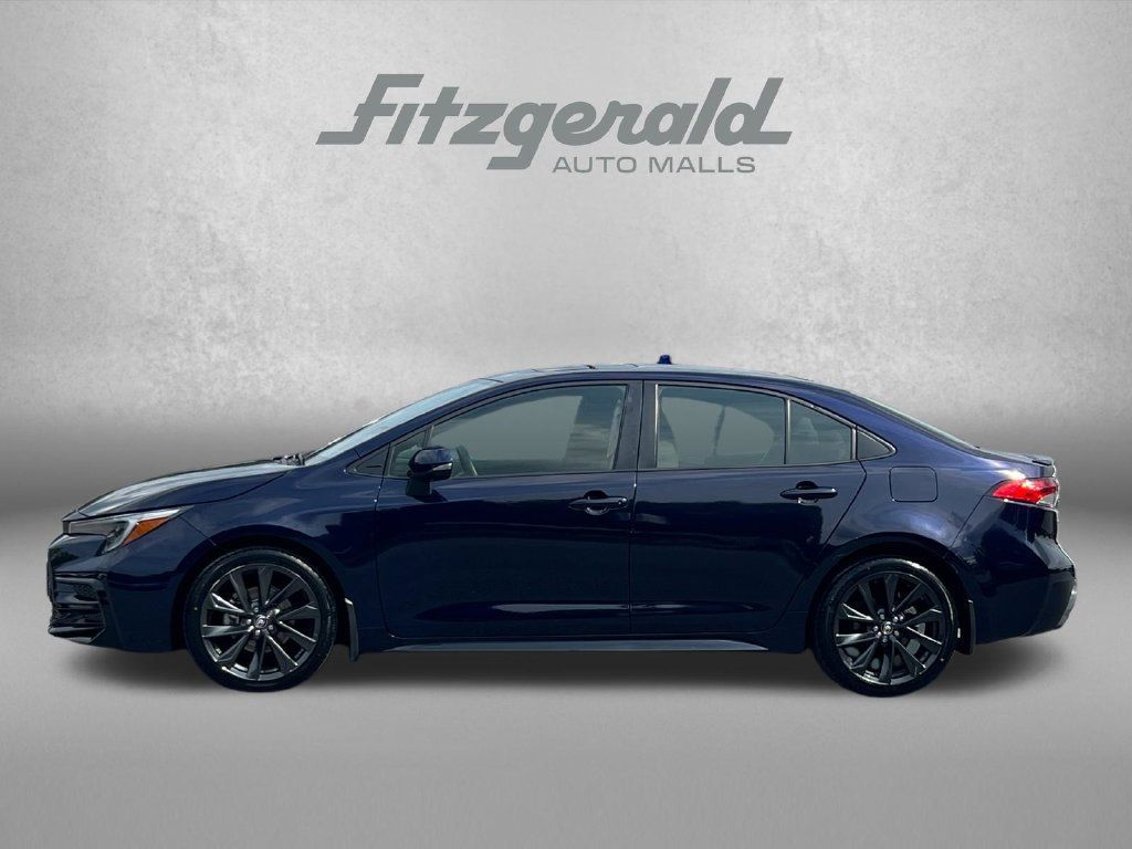 Used 2023 Toyota Corolla SE w/ SE Package FWD image 5