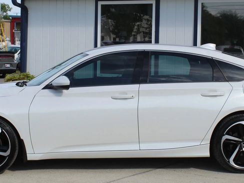 Used 2018 Honda Accord Sport image 2
