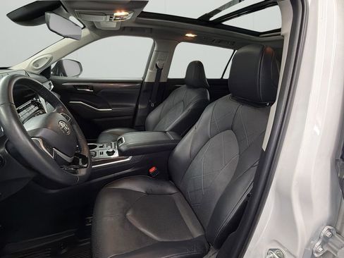 Used 2022 Toyota Highlander Platinum AWD/4WD image 16