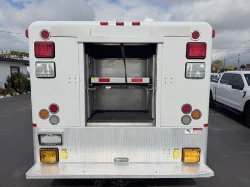 Used 2002 Ford F550 2WD Crew Cab Super Duty image 11