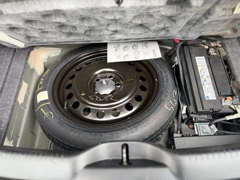Used 2015 Chrysler 300 C RWD image 11
