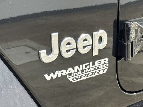 Used 2020 Jeep Wrangler Unlimited Sport S AWD/4WD image 25