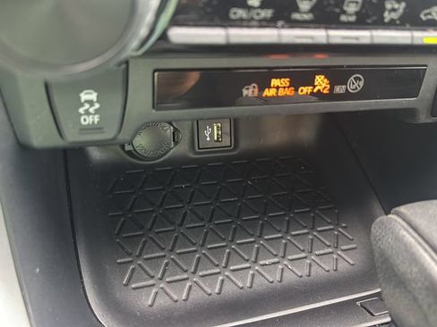 Used 2024 Toyota RAV4 LE AWD/4WD image 27