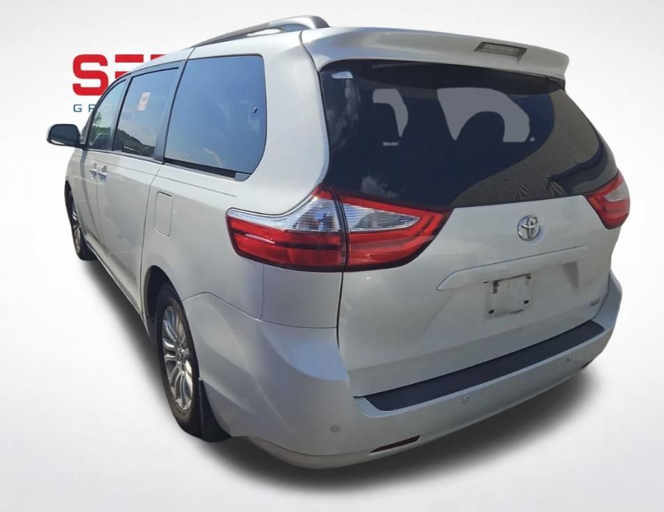 Used 2015 Toyota Sienna XLE w/ XLE Navigation Package FWD image 13