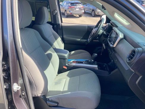 Used 2022 Toyota Tacoma SR5 w/ Technology Package RWD image 16