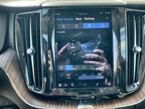 Used 2023 Volvo XC60 B5 Ultimate w/ Climate Package image 17