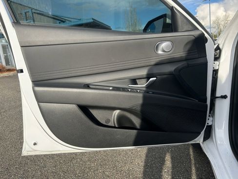 Certified 2025 Hyundai Elantra SEL w/ Cargo Package image 22