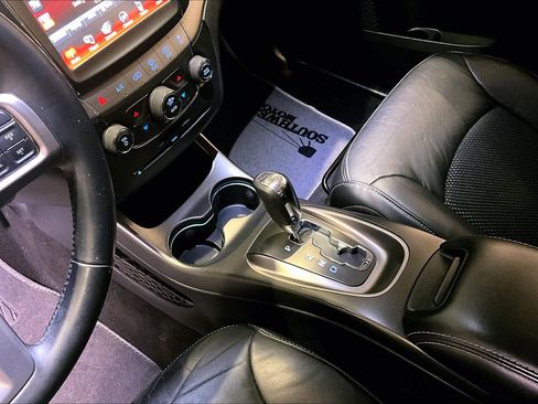 Used 2018 Dodge Journey Crossroad w/ Driver Convenience Group image 17