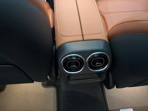 Used 2026 Mercedes-Benz GLC 300 image 23