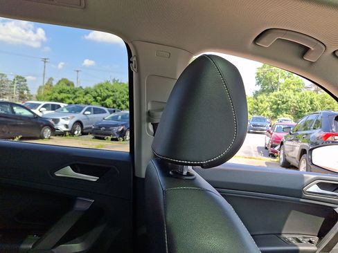 Used 2021 Volkswagen Tiguan SE w/ Panoramic Sunroof Package AWD/4WD image 13