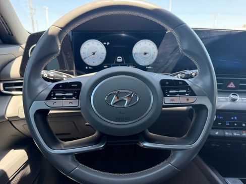 Used 2023 Hyundai Elantra SEL w/ Convenience Package FWD image 9