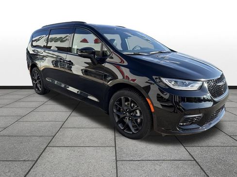 New 2026 Chrysler Pacifica Limited w/ S Appearance Package image 7