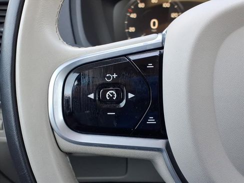 Used 2020 Volvo XC90 T6 Momentum w/ Protection Package Premier image 29