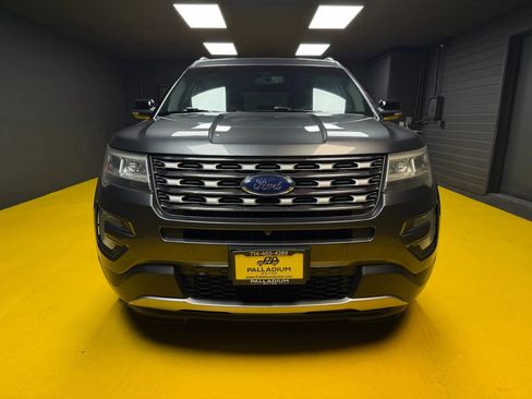 Used 2017 Ford Explorer XLT w/ Equipment Group 202A image 2