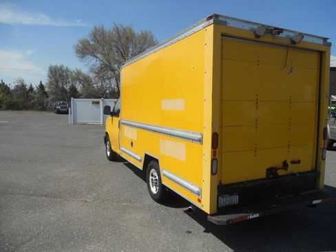 Used 2011 GMC Savana 3500 RWD image 13