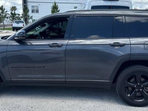 Used 2022 Jeep Grand Cherokee L Limited w/ Black Appearance Package RWD image 8