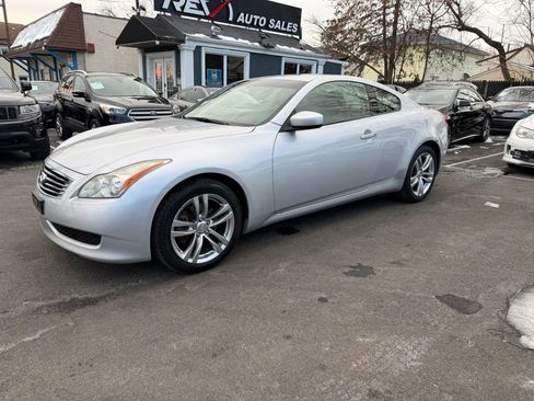 Used 2009 INFINITI G37 x Coupe w/ Premium Pkg image 2