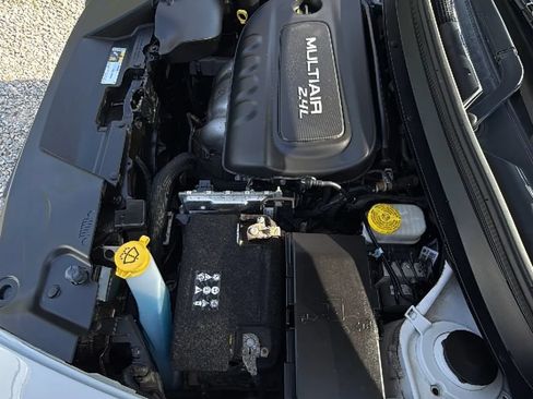 Used 2018 Jeep Cherokee Latitude w/ Safety Group AWD/4WD image 39