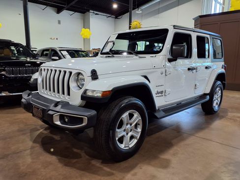 Certified 2019 Jeep Wrangler Unlimited Sahara AWD/4WD image 3