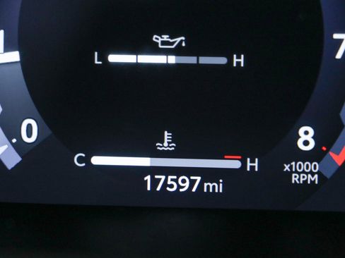 Used 2024 Toyota Tacoma TRD Sport AWD/4WD image 17