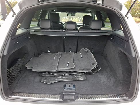 Used 2021 Mercedes-Benz GLC 300 4MATIC SUV image 27