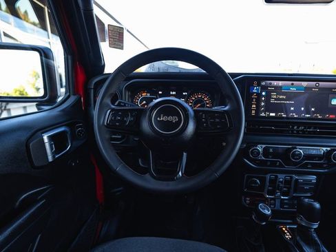 Used 2024 Jeep Wrangler Unlimited Rubicon image 23