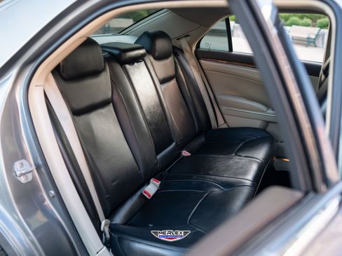 Used 2011 Chrysler 300 Limited w/ Luxury Group RWD image 18