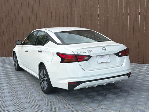 Used 2025 Nissan Altima 2.5 SV FWD image 15