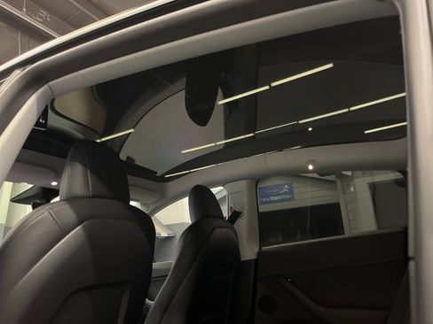 Used 2022 Tesla Model Y Long Range image 26