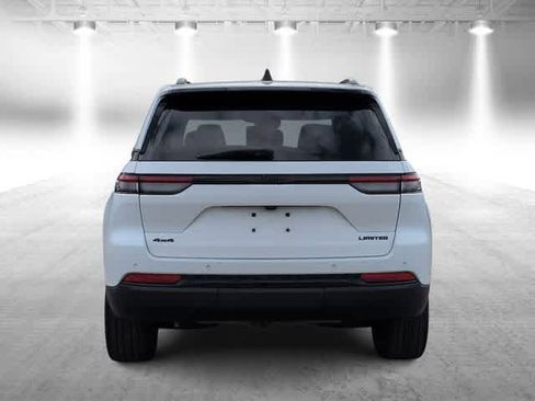 Used 2023 Jeep Grand Cherokee Limited w/ Black Appearance Package image 7