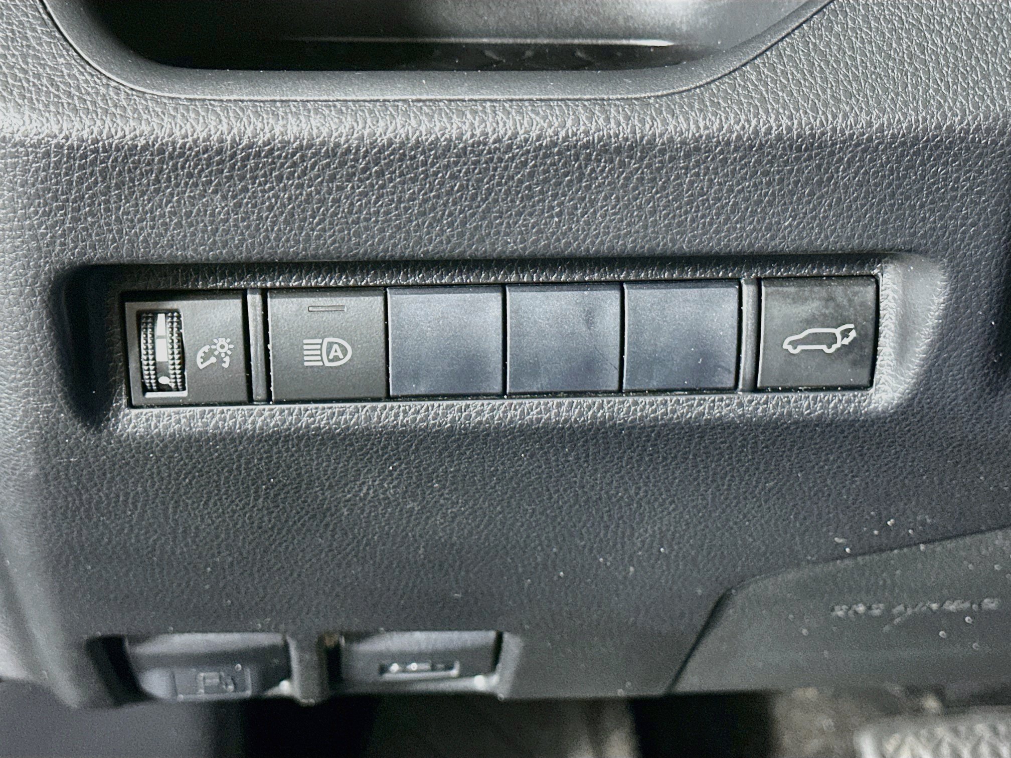 Used 2019 Toyota RAV4 XLE Premium FWD image 17