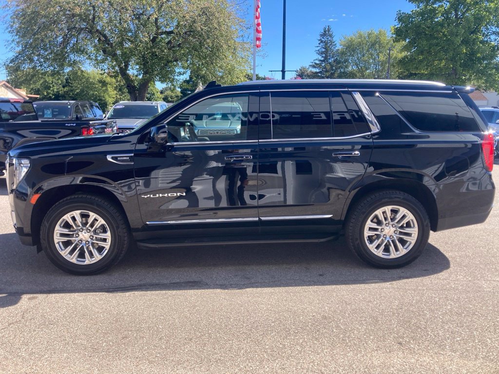 Certified 2023 GMC Yukon SLT w/ SLT Luxury Package AWD/4WD image 8