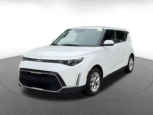 Used 2025 Kia Soul LX w/ LX Technology Package FWD image 6