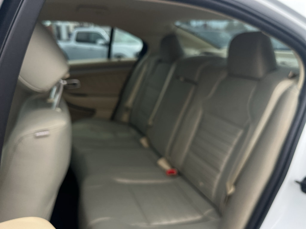 Used 2019 Ford Taurus SE FWD image 25