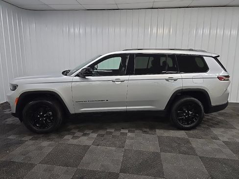 Used 2024 Jeep Grand Cherokee L Laredo AWD/4WD image 5